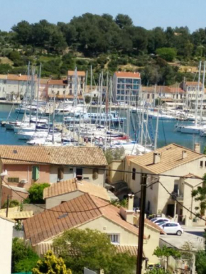 Très bel appartement T2 de 65 m2 avec terrasse vue sur port.